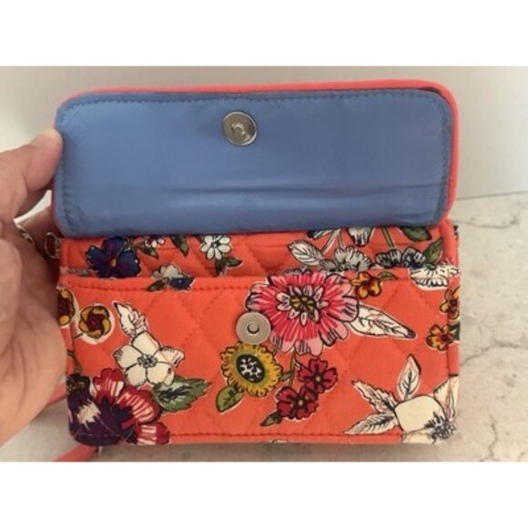 Vera Bradley Coral Floral Wallet Zip Around Closure iPhone Holder Never Used - Picture 9 of 16